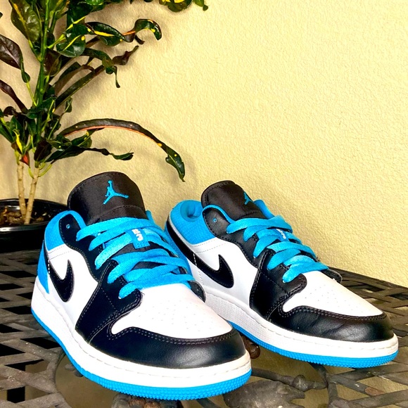 Jordan 1 Low Laser Blue (GS) - Picture 3 of 10